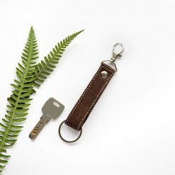 llavero vegano corcho marron